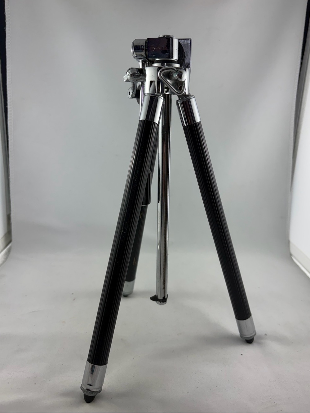 Vintage Sabre Chrome Tabletop Tripod Telescoping Center Column with Case